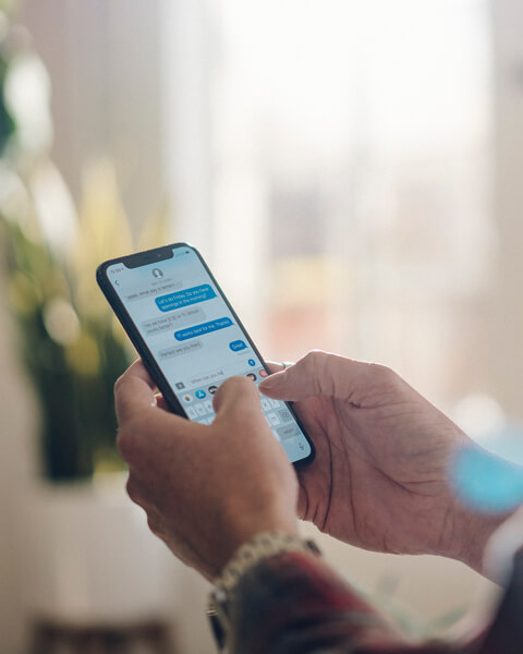 customer-solutions-podium-text-messaging-smartphone-home-services